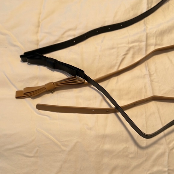 2 belts, black and beige with bow detail - Picture 2 of 2